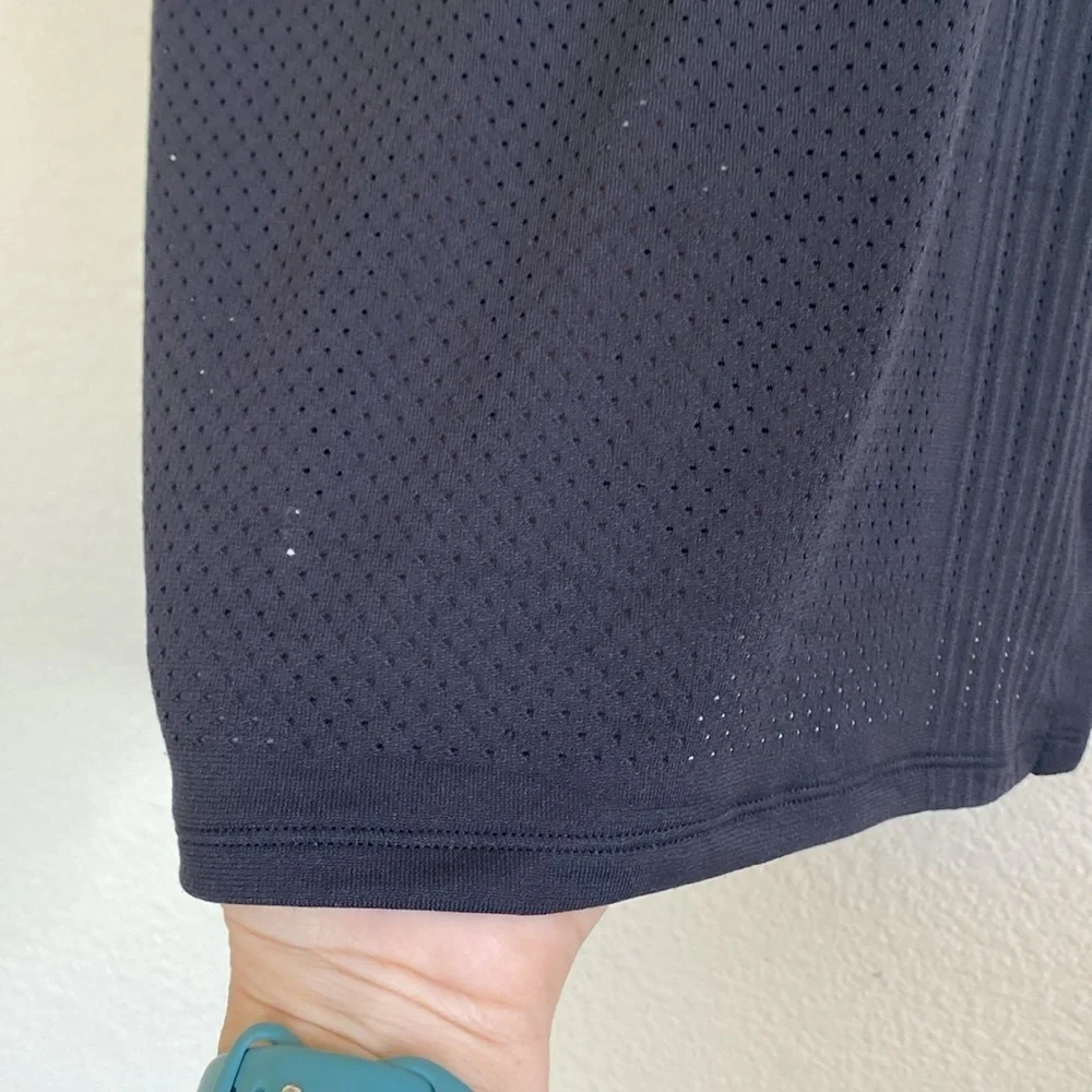Lululemon train to be cropped Black tank Sleeveless Women's Top Sz? EUC